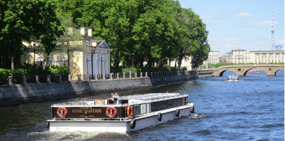 Теплоход на Фонтанке