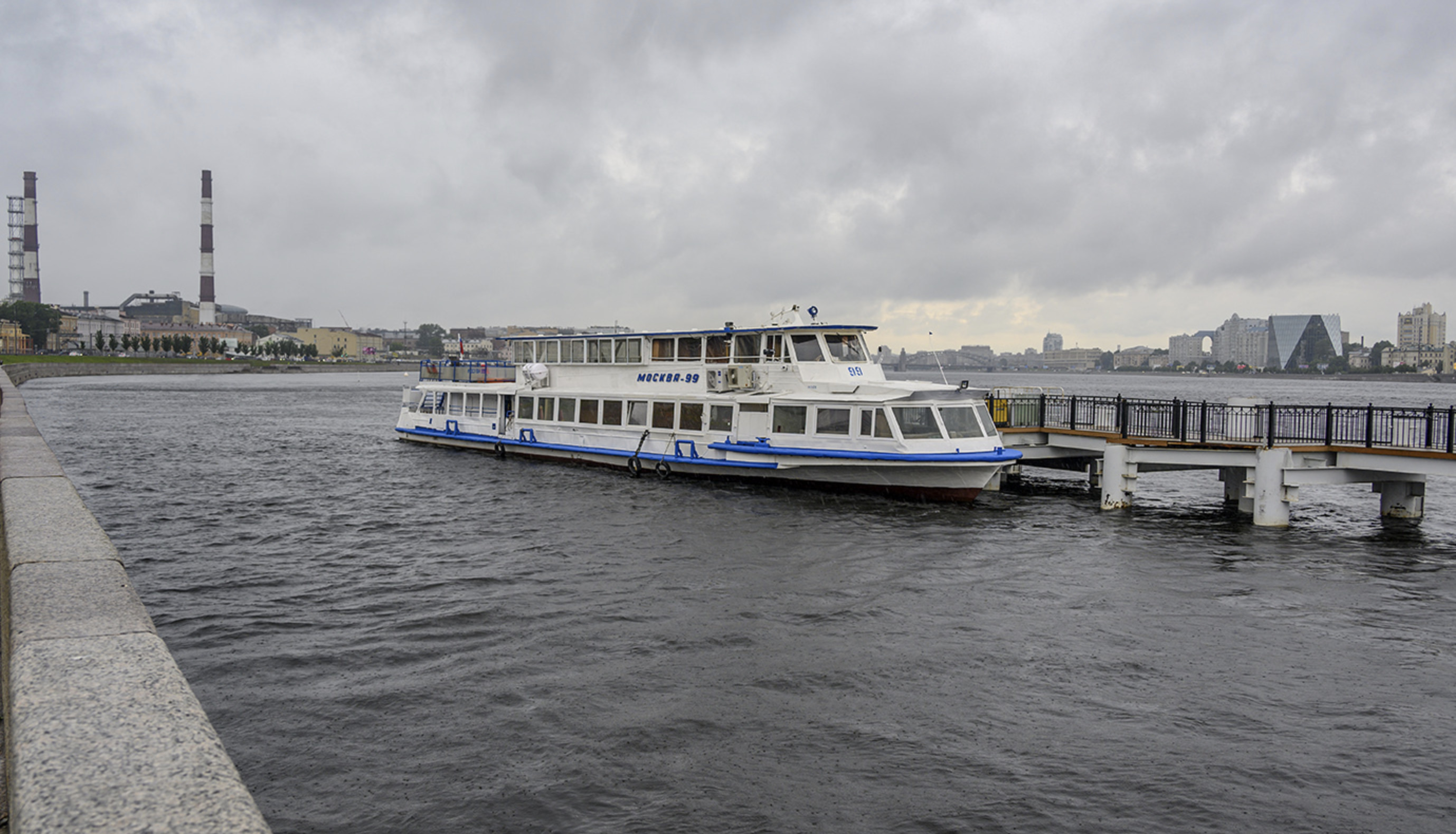 Теплоход Москва 99