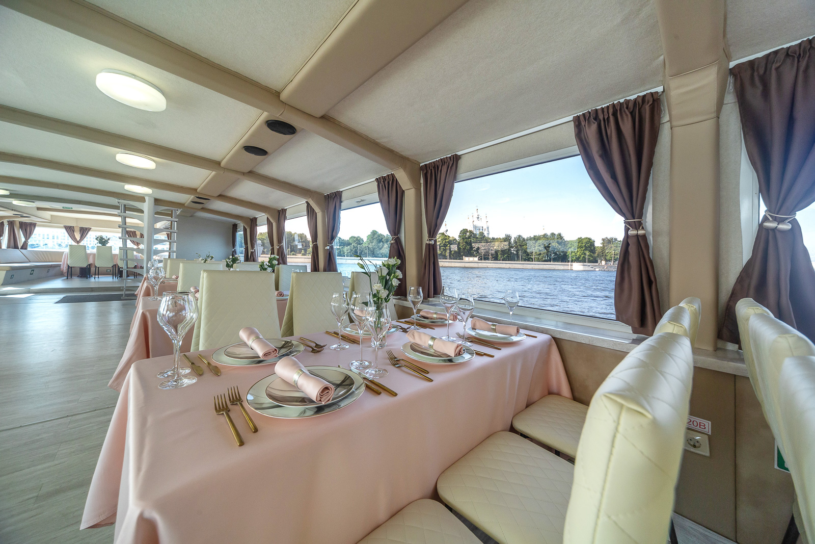 Ночная экскурсия по Неве